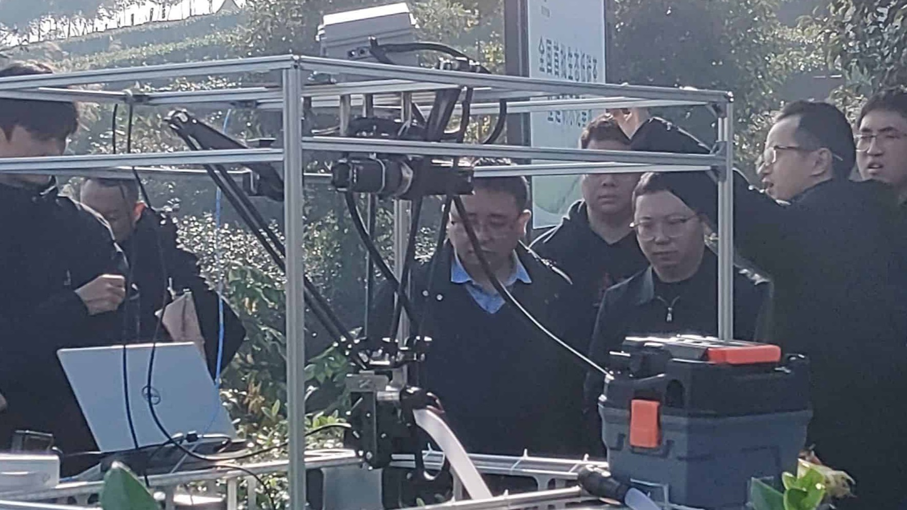 智控教研室党支部开展“党建赋能 科技兴农”主题实践暨“采茶机器人”项...