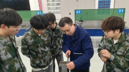 校企同心同力 “五师”协同育人