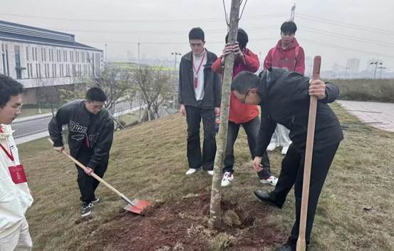 一群人在玩棒球AI 生成的内容可能不正确。